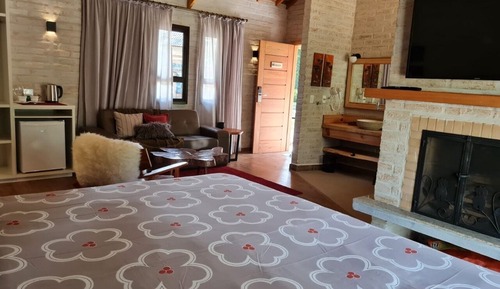 Habitación de lujo doble, 1 cama de matrimonio grande, bañera de hidromasaje, en la zona del jardín