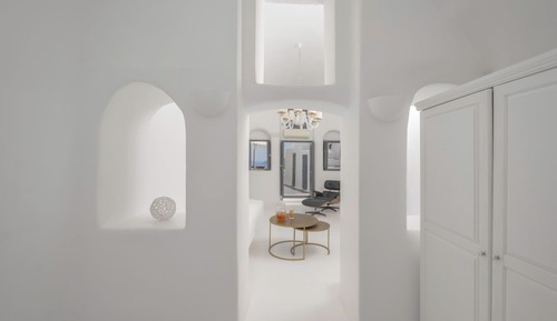 SophOia Cave Suite with Outdoor Plunge Pool & Caldera View
