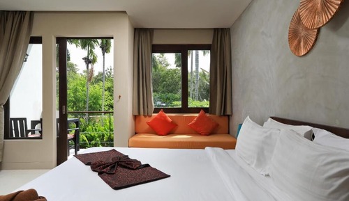 Suite ejecutiva, no fumadores, vistas a la piscina