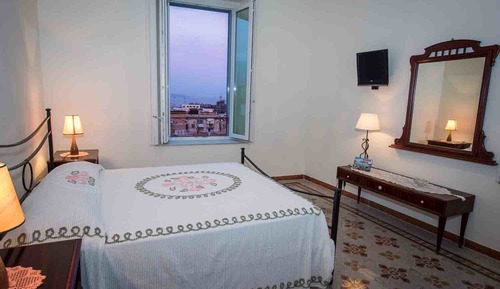 Habitación Deluxe doble, 1 cama de matrimonio, baño privado, frente al mar