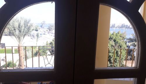 Habitación triple, vistas al río