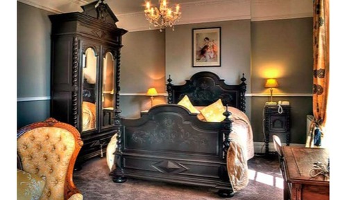 Family Suite (Sleeps 3)