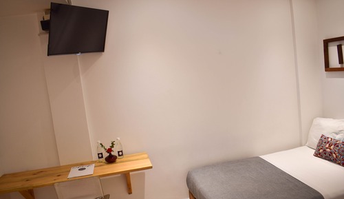 Habitación clásica doble, no fumadores, baño privado (Roja)