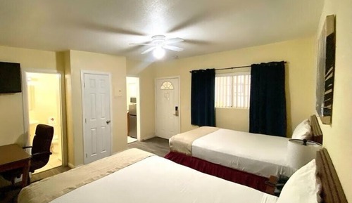 Habitación estándar, 2 camas de matrimonio, cocina básica