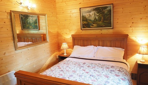 Chalet tradicional, 2 habitaciones, vistas al jardín, en la zona del jardín