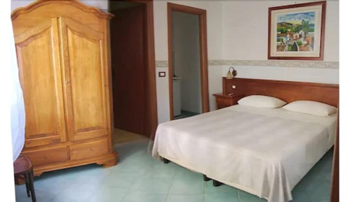 Habitación estándar con 1 cama doble o 2 individuales, no fumadores