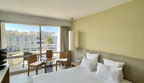 Habitación estándar con 1 cama doble o 2 individuales