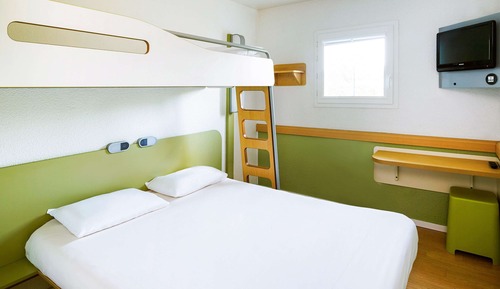 Habitación triple, varias camas
