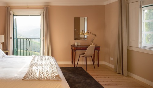 Habitación exclusiva con 1 cama doble o 2 individuales, vistas al río