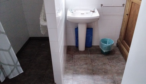 Habitación individual, baño compartido (Room 1)