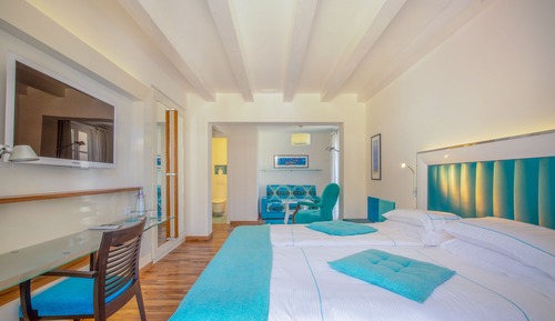 Habitación superior con 1 cama doble o 2 individuales