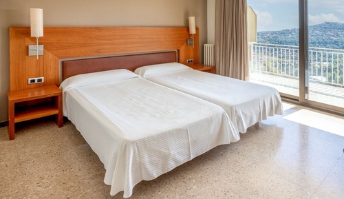 Habitación triple, balcón