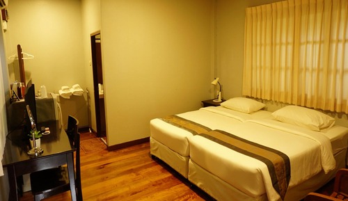 Habitación básica con 1 cama doble o 2 individuales