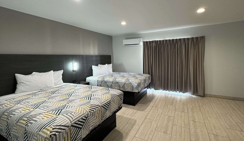 Habitación estándar, 2 camas dobles, accesible para personas con discapacidad, no fumadores
