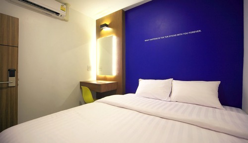 King Room with Shared Bathroom