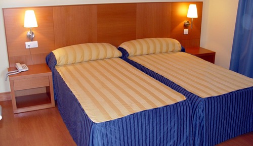 Habitación con 2 camas individuales