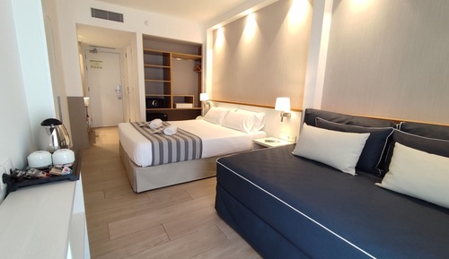 Habitación estándar doble, 1 cama de matrimonio con sofá cama, balcón