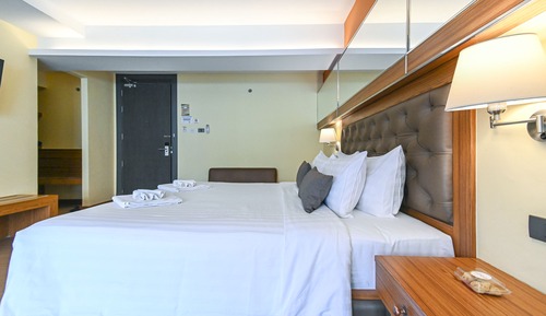 Habitación Deluxe con 1 cama doble o 2 individuales, vistas a la piscina