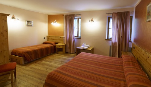 Habitación triple, balcón