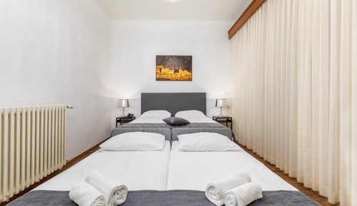 Habitación familiar, balcón, vistas al parque