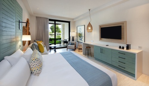 Adults King - Pool View Junior Suite