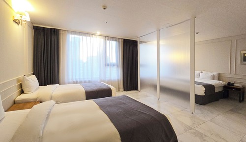 Deluxe Family Twin Room, City View (Base 2 guests, Extra person fee KRW 30,000 per person)