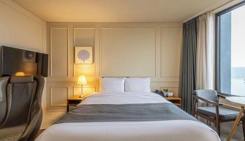 Deluxe Double Room, River View