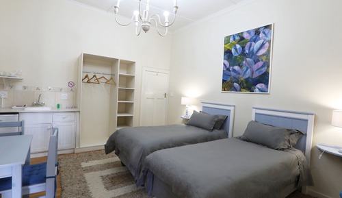 Habitación con 2 camas individuales, 2 camas individuales, baño privado