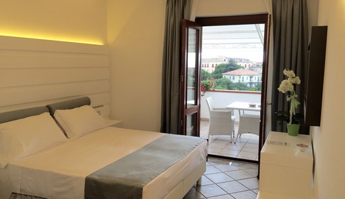 Habitación panorámica con 1 cama doble o 2 individuales, vistas al mar