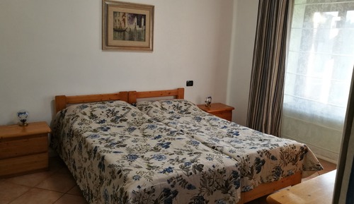 Habitación estándar con 1 cama doble o 2 individuales, vistas a la montaña