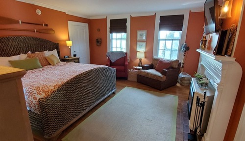 Habitación, 1 cama de matrimonio grande, baño privado (Milton Room)