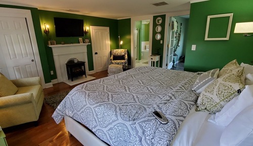 Habitación, 1 cama de matrimonio grande, baño privado (Holly Room)