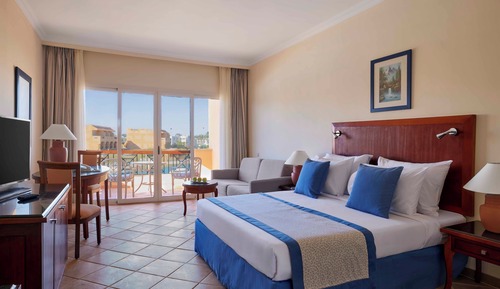 Habitación superior, vistas a la piscina (Premium, Queen or Twin Bed)