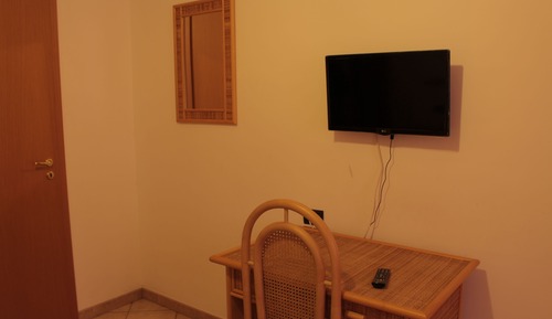 Habitación con 1 cama doble o 2 individuales, vistas a la colina (10)