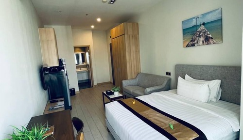 Estudio superior, 1 cama de matrimonio, vistas a la ciudad