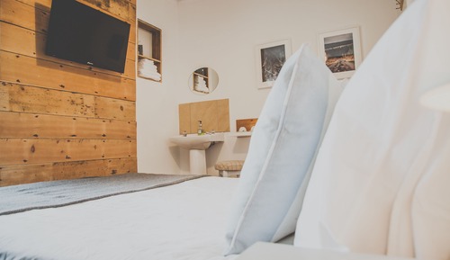 Habitación estándar doble, 1 cama doble, baño compartido