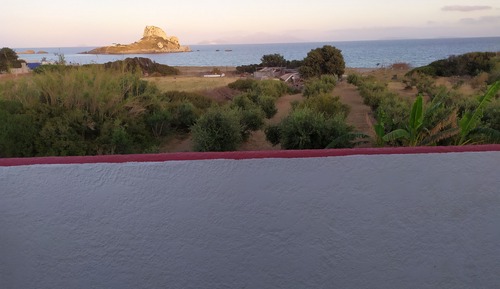 Estudio básico, vistas al mar