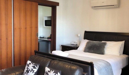 Estudio Deluxe, 1 cama de matrimonio, baño privado, vistas a la piscina