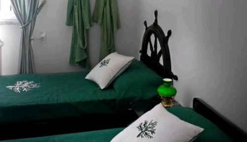 Habitación clásica con 1 cama doble o 2 individuales, baño privado