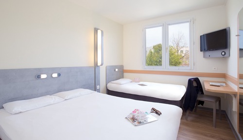 Habitación triple, varias camas