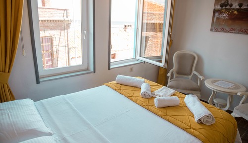 Habitación doble, vistas parciales al mar