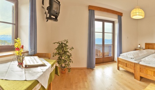 Habitación clásica con 2 camas individuales, vistas a la montaña