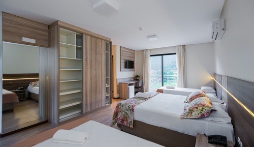 Habitación Deluxe con 1 cama doble o 2 individuales, 2 camas dobles