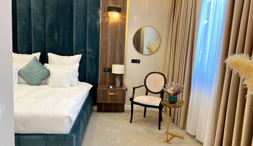 Suite Business, 1 cama de matrimonio grande con sofá cama, baño privado