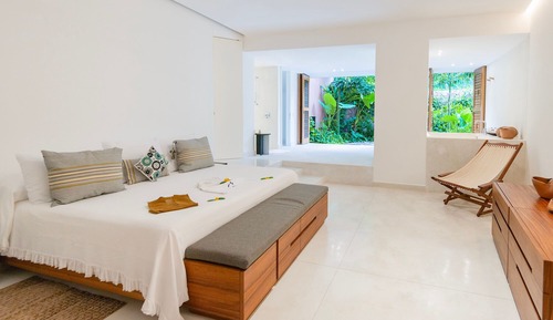Suite superior, 1 cama de matrimonio grande, vistas a la piscina (One Bedroom)