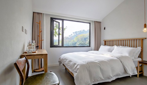 Habitación básica doble, 1 cama doble, bañera, vistas a la montaña