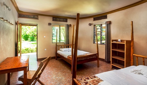 Habitación con 2 camas individuales, vistas al jardín