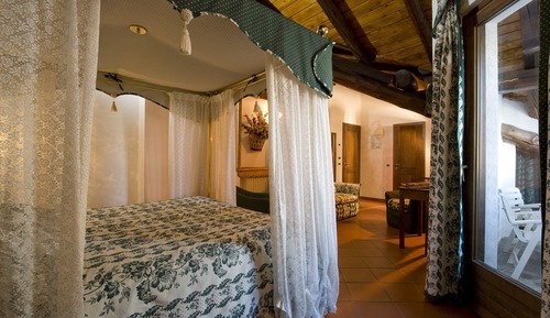 Suite romántica, 1 cama de matrimonio grande, balcón, vistas a la montaña