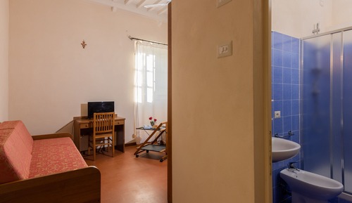 Habitación triple, baño privado, vistas a la ciudad