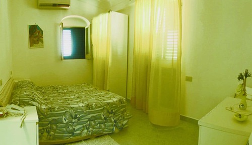 Habitación básica con 1 cama doble o 2 individuales